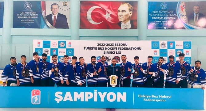 Buz Hokeyinde Erzurum Büyükşehir şampiyon