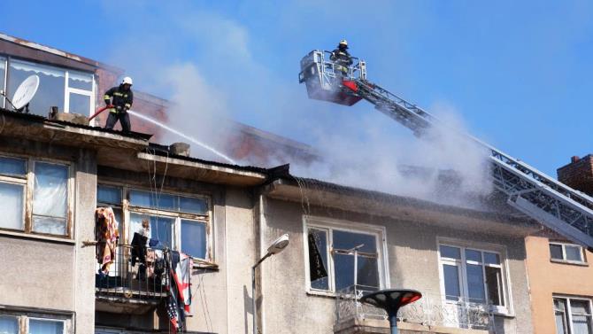 Erzurum’da çatı yangını korkuttu