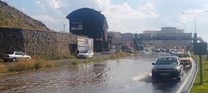 Erzurum'da yağmur sele dönüştü