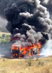 Yolcu otobüsü ateş topuna döndü