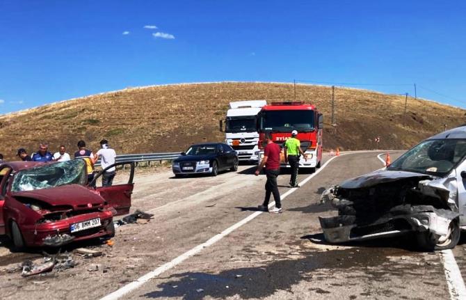 Erzurum-Bayburt karayolunda kaza; 4’ü ağır 8 yaralı