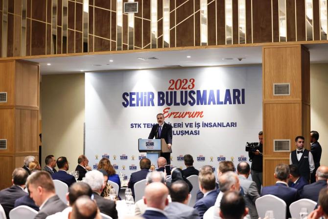 Dışişleri Bakanı Hakan Fidan, Erzurum’da esnafı ziyaret etti, STK temsilcileri ile bir araya geldi