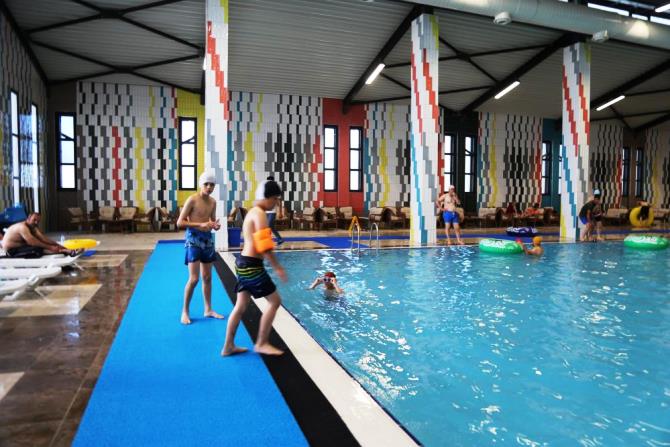 Erzurum’da çocukların aqua park eğlencesi