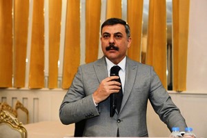 Vali Çiftçi: Önce biz öğrenip kendimizi yenileyeceğiz