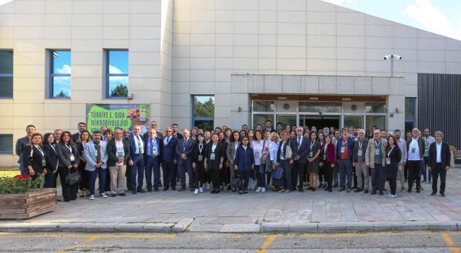 Türkiye 1. Gıda Mikrobiyolojisi Kongresi Atatürk Üniversitesi’nde devam ediyor