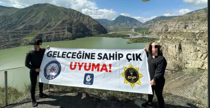 Erzurum polisinden gençlere uyuşturucu uyarısı