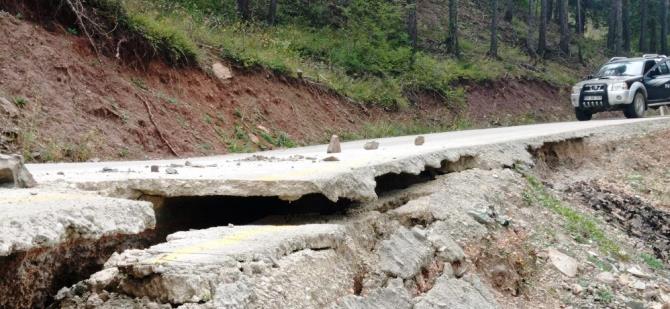 İspir Devedağı gurup yolu sürücülerin kabusu oldu