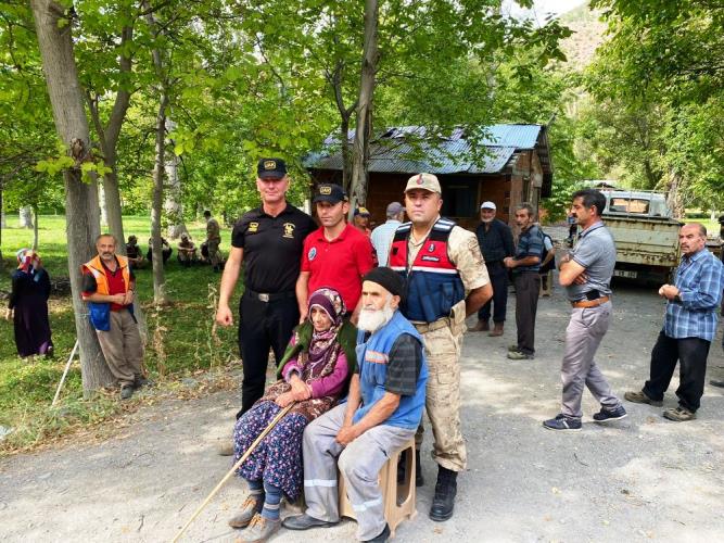 Kayıp yaşlı kadını jandarma ve AFAD ekipleri buldu