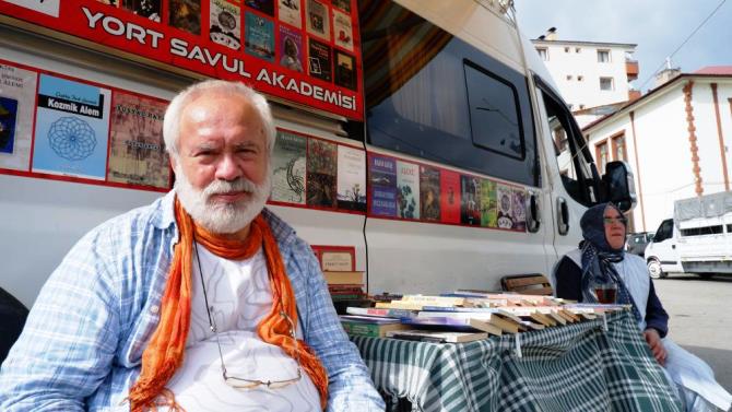 Karavan kitap ile Anadolu’yu geziyorlar