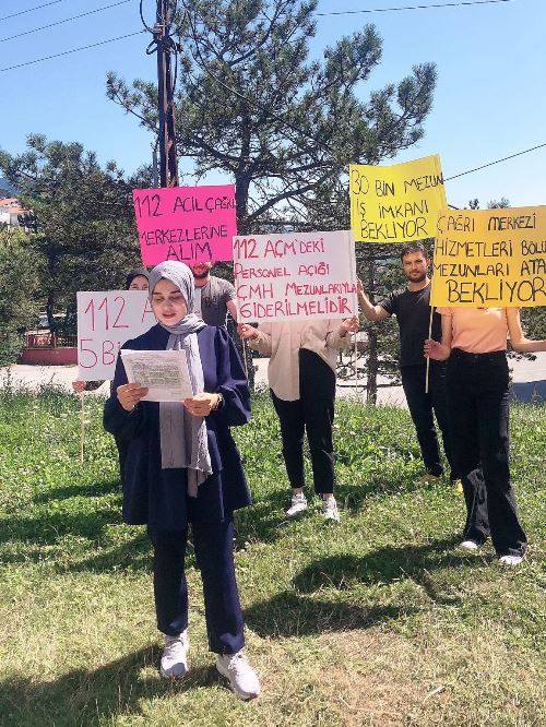 Çağrı merkezi hizmetleri bölümü mezunları farkındalık yaparak seslerini duyurmaya çalışıyorlar