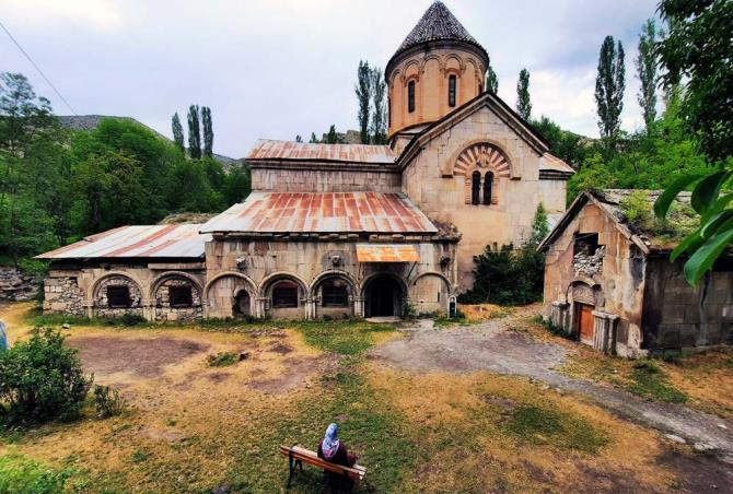 Bin yıllık Taş Camii asırlara meydan okuyor