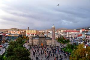 SOLOTÜRK Erzurum’u selamladı