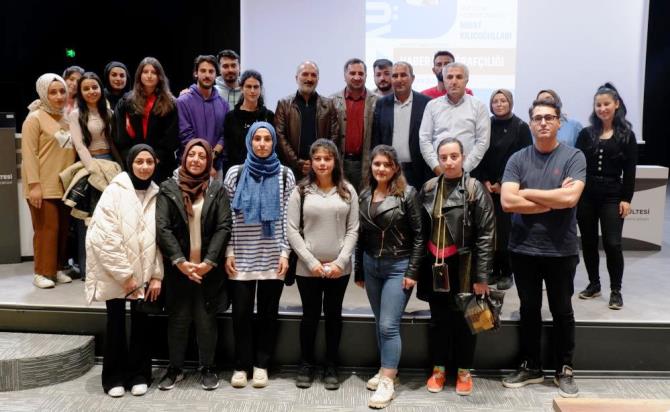 Kılıçoğulları genç iletişimcilere “Haber Fotoğrafçılığı”nı anlattı