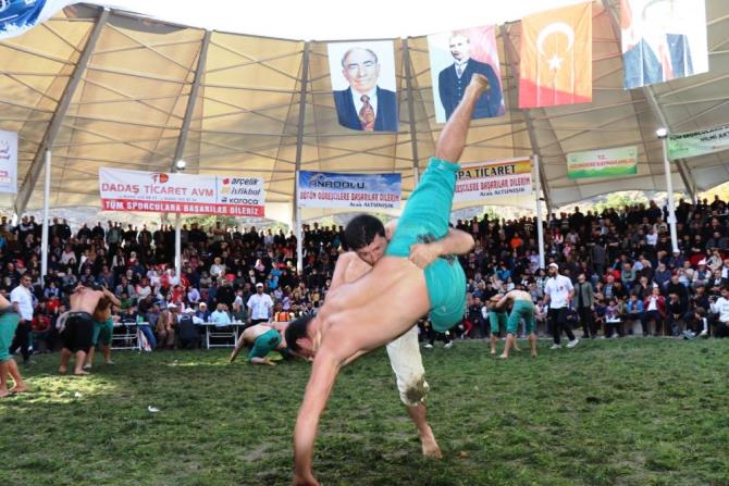 100. Cumhuriyet Karakucak Güreşleri nefes kesti