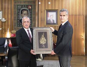 AK Parti Genel Başkan Yardımcısı Prof. Dr. Hasan Basri Yalçın Ömer Çomaklı’nın misafiri oldu.