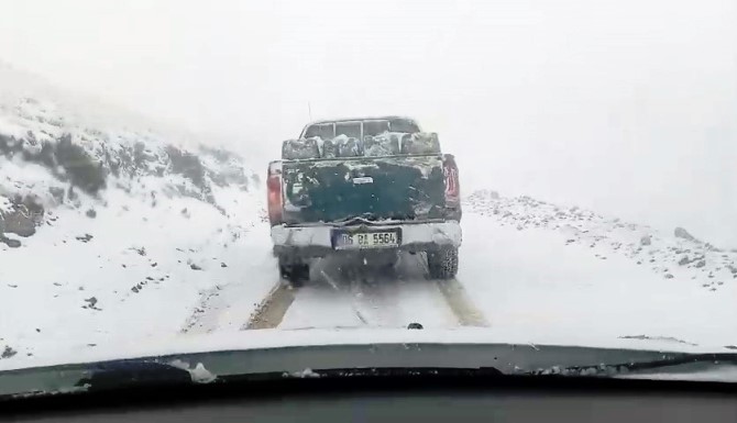 Erzurum - Tekman karayolunda kar yağışı etkili oldu