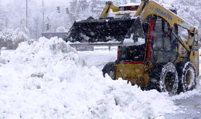 Erzurum’da kar timleri iş başında