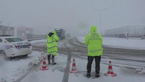 Erzurum’da ulaşıma kar engeli