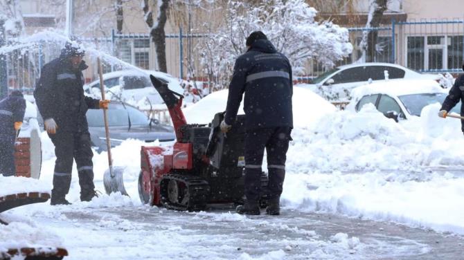 Erzurum’da karla mücadele hız kesmiyor