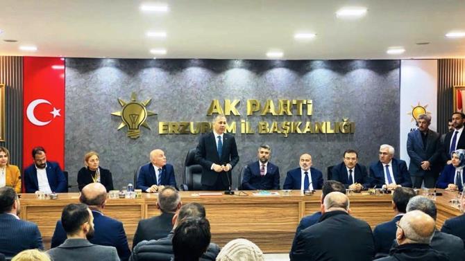 İçişleri Bakanı Yerlikaya, AK Parti İl Başkanlığını ziyaret etti