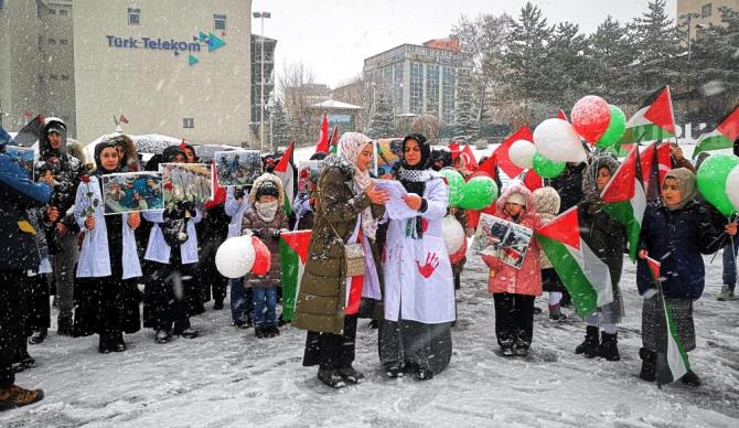 Hekimlerden insanlık adına “sessiz yürüyüş”