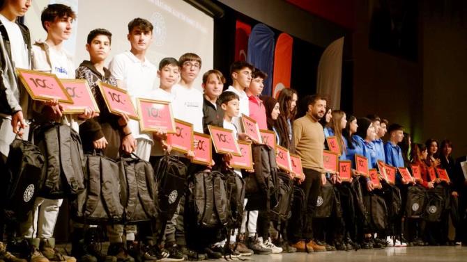 Erzurum'da "Sporun Enleri" ödüllerini aldı