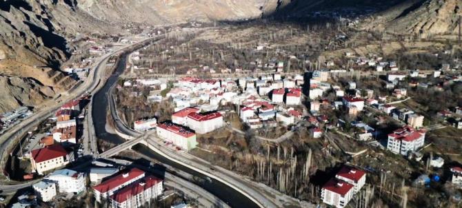 Erzurum'da kış, Uzundere’de sonbahar esintisi yaşanıyor