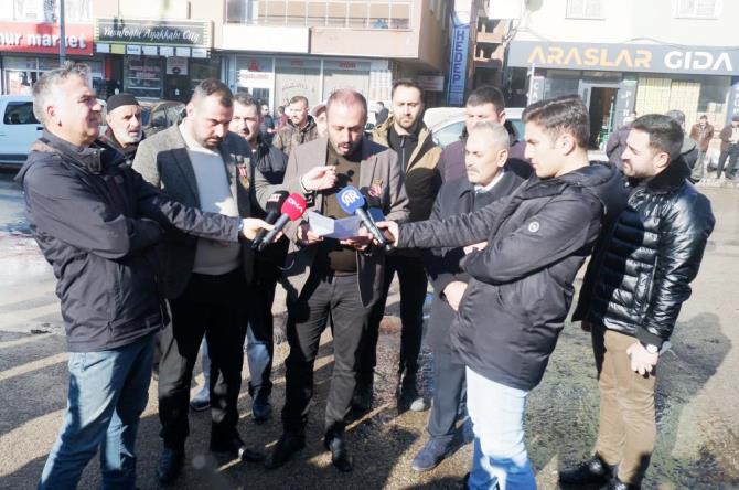 Erzurum'da gaziler ve şehit aileleri DEM binası önünde basın açıklaması yaptı