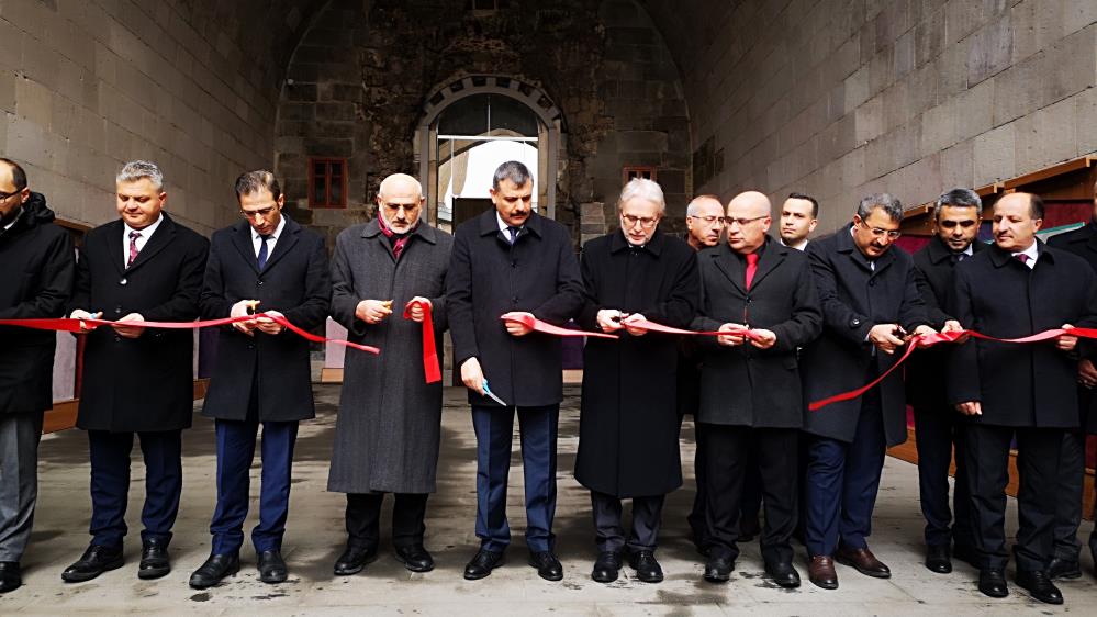 Erzurum'da 1001 Hatim fotoğraf sergisi açıldı