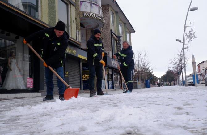 Erzurum'da soğuk hava ve kar etkili oluyor