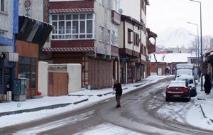 Erzurum'da soğuk hava ve kar etkili oluyor