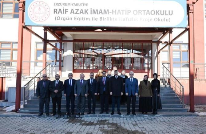 Vali Çiftçi’den Raif Azak İmam Hatip Ortaokulu’nda