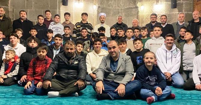 Liseli gençler Ulu Camii'ne akın etti