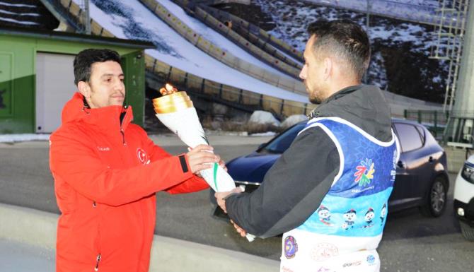 2023 Kış Deaflympics’in meşale ateşi Palandöken’de yandı