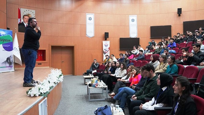 Teknoloji lideri ETÜ’lü öğrencilerle bir araya geldi