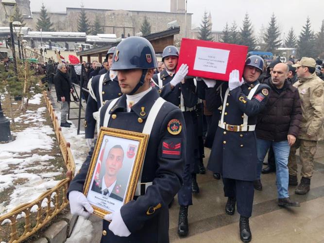 Trafik kazasında hayatını kaybeden pilot üsteğmen son yolculuğuna uğurlandı