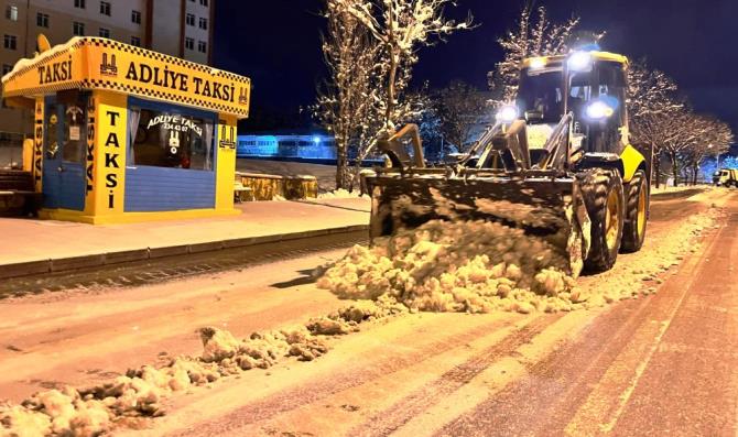 Erzurum’da 164 köy yolu kapalı, termometreler -13’ü gösterdi