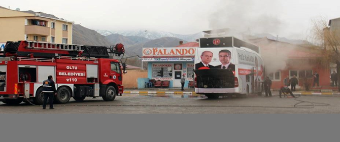 Erzurum'da MHP'nin Seçim Otobüsü Yandı..