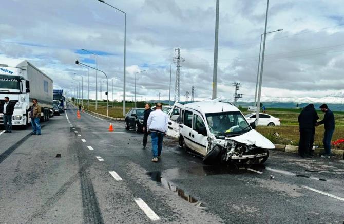 Erzurum kuzey çevre yolunda kaza; 6 yaralı