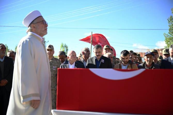 Erzurum şehidine ağladı