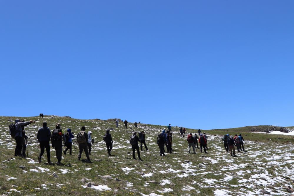 19 Mayıs için karlı dağlarda yürüdüler