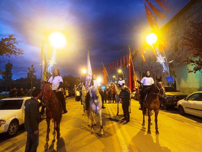 Erzurum’da fener alayı düzenlendi