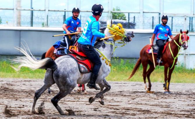 Erzurum'da cirit heyecanı sürüyor