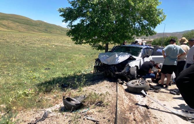 Tekman’da feci kaza: 2'si ağır 8 yaralı