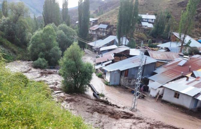 Erzurum'da dereler taştı