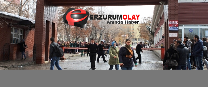 Flaş... Erzurum'da Üniversiteli Kızlar Eylem Yaptı