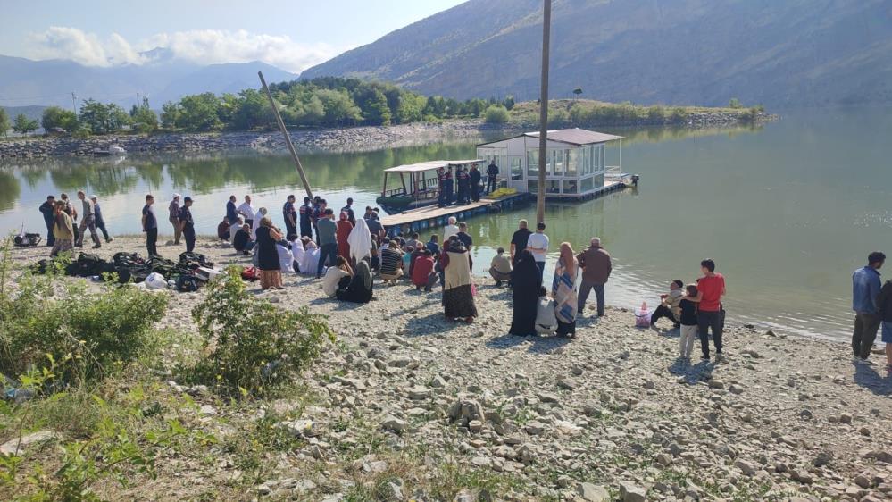 Serinlemek için Tortum gölüne giren gencin cesedine ulaşıldı