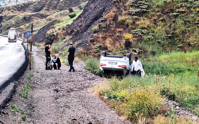 Sürücüsünün kontrolünden çıkan otomobil takla attı: 3 yaralı