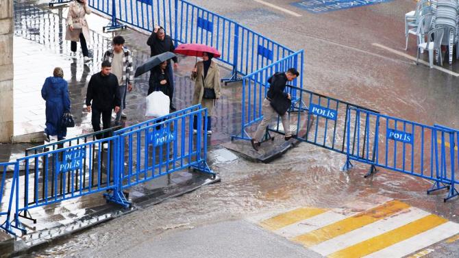 Meteorolojiden sel ve su baskını uyarısı