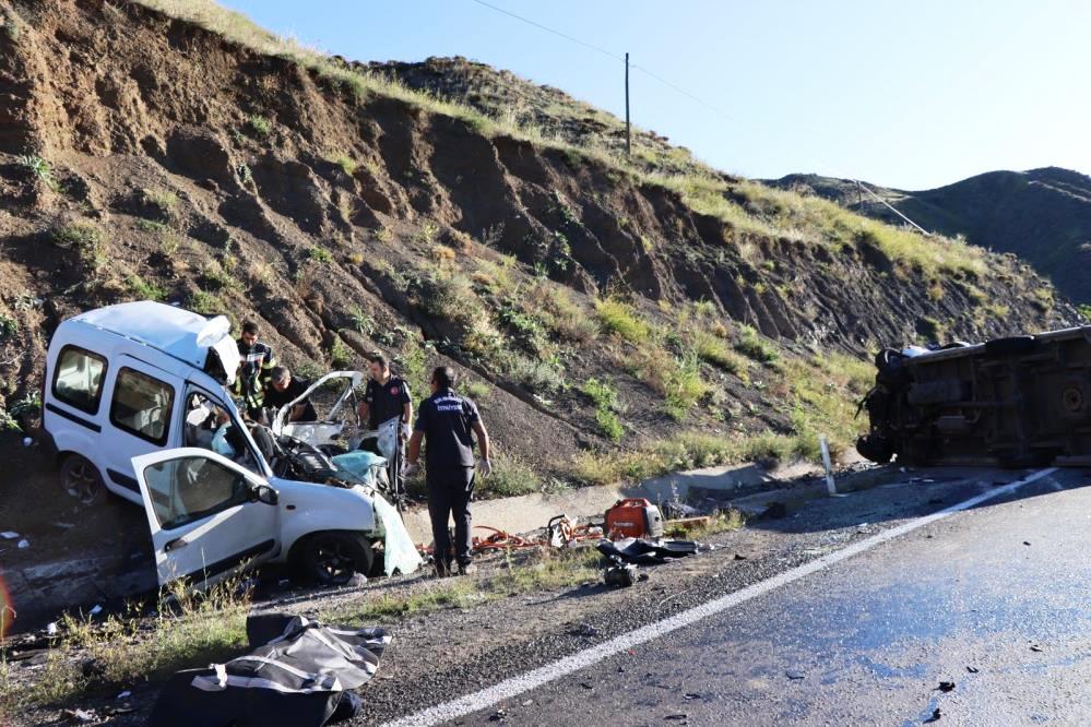 Son Dakika.. Erzurum'da Feci Kaza: 4 Ölü 1 Yaralı